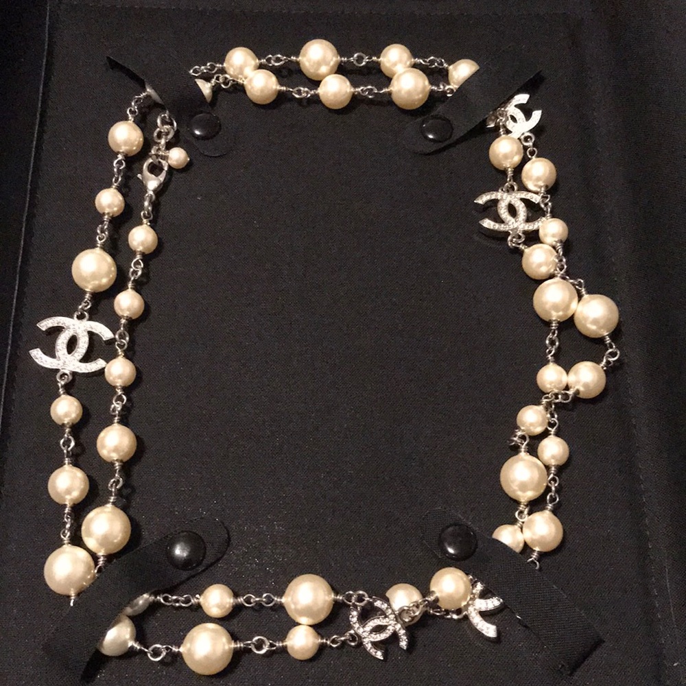 Chanel necklace classic